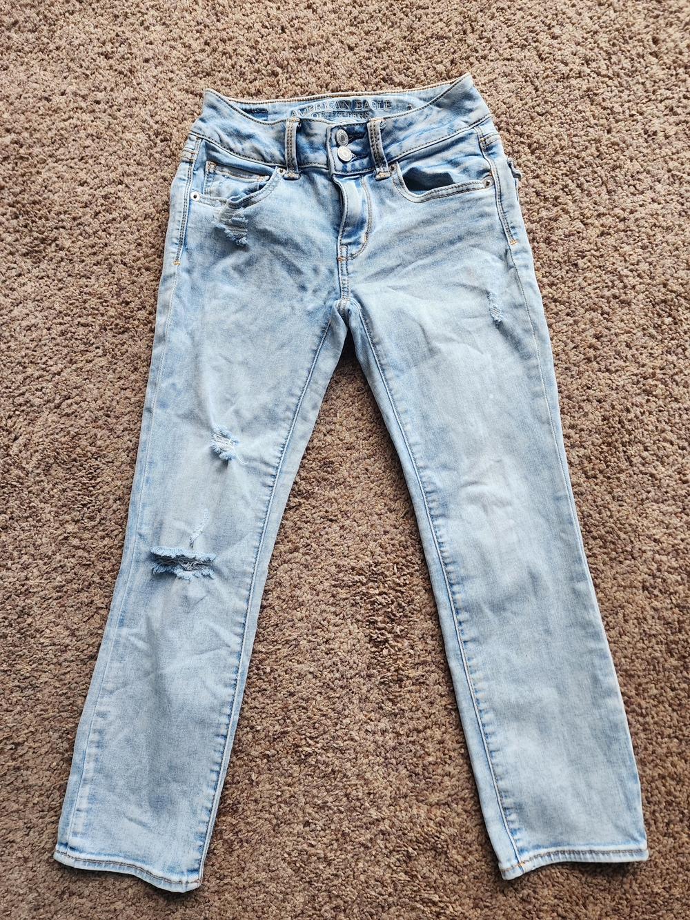 Light Wash Women’s Distressed Skinny Jean Capri